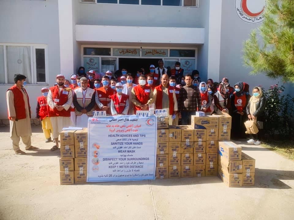 د فاریاب ولایت په بیلابیلو سیمو کې ” ١٠٠٠ “ کورنیو ته د صابونونو ویش