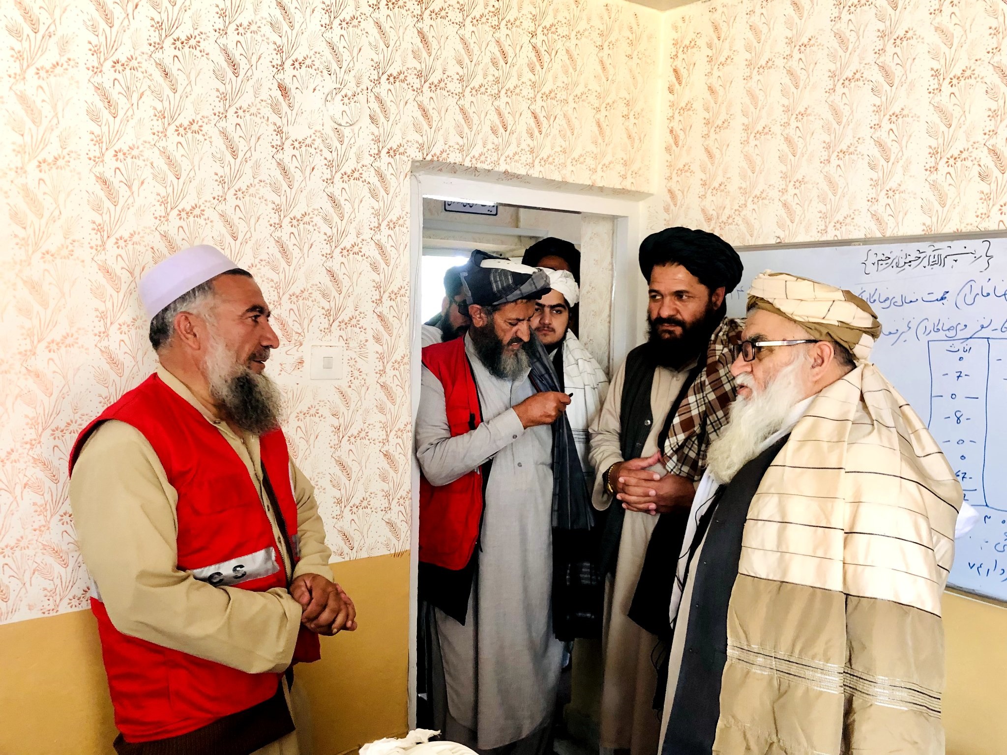 د افغاني سرې میاشتې سرپرست عمومي رییس لوګر ولایت کې د افغاني سرې میاشتې نمایندګۍ ریاست ته سفر وکړ