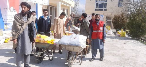 جمعیت هلال احمرافغانی برای ۳۰۰ فامیل در کاپیسا مساعدت نمود!