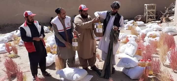 مساعدت جمعیت هلال احمر افغانی برای 300 خانواده در ولایت غزنی!