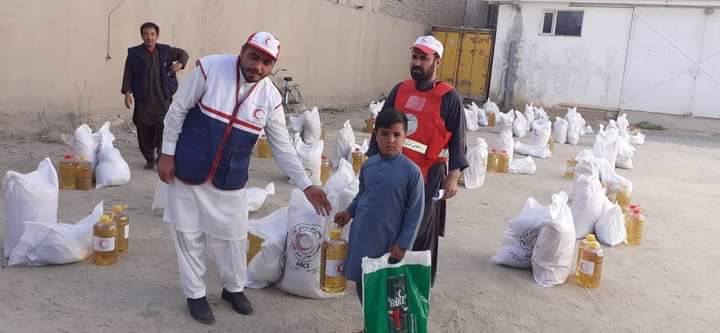 په غزني ولایت کې له ” ١٩٧“ اړمنو کورنیو سره د افغاني سرې میاشتې ټولنې مرسته!