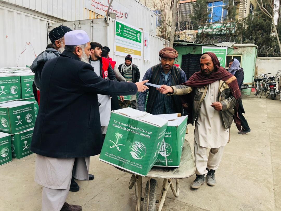 کابل کې د پرون په تعقیب د افغاني سرې میاشتې له لوري ۲۰۰ نورو اړمنو کورنیو ته مرسته وویشل شوه!