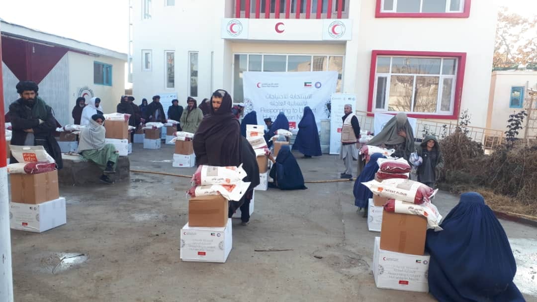 جمعیت هلال احمر افغاني امروز يكبار ديگر در زابل براي ١٠٠ خانواده نيازمند مساعدت نمود!