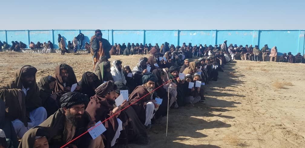 در ولایت زابل برای ۶۰۰ خانواده از طرف جمعیت هلال احمر افغانی مساعدت توزیع گردید!