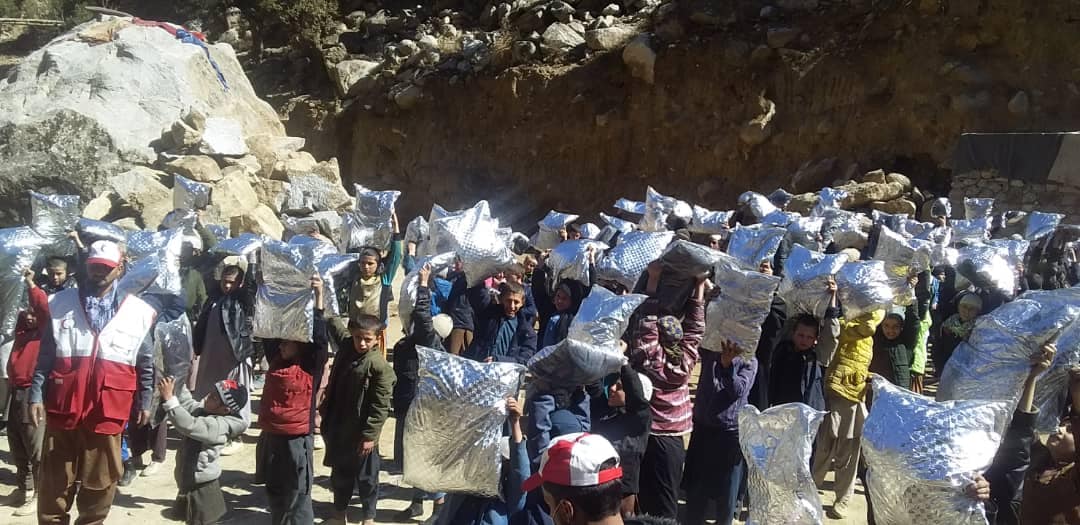 نورستان کې د قرانکریم پر ۳۰۰ حافظانو مرسته وویشل شوه