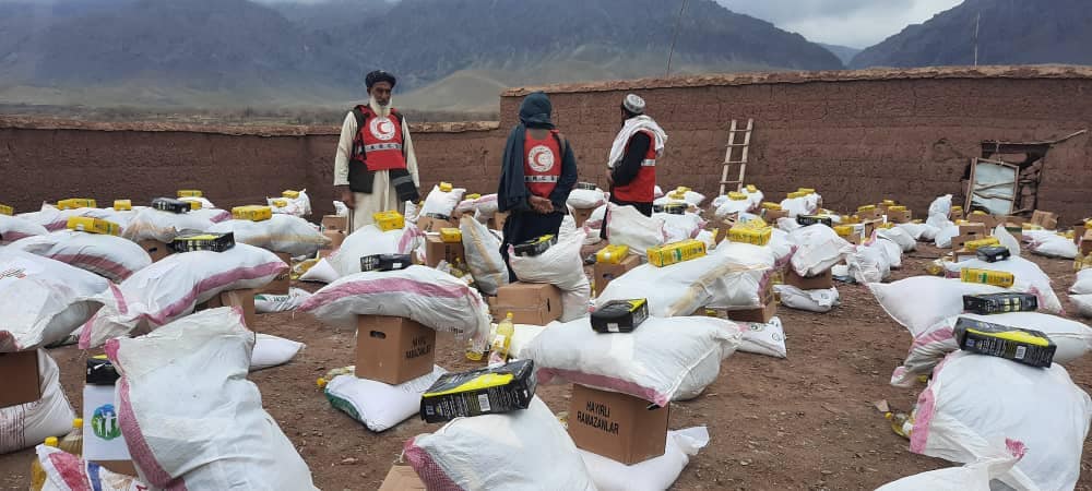 ٣٠٠ خانواده در ولايت ارزگان از مساعدت هاي جمعيت هلال احمر افغاني مستفيد گرديدند