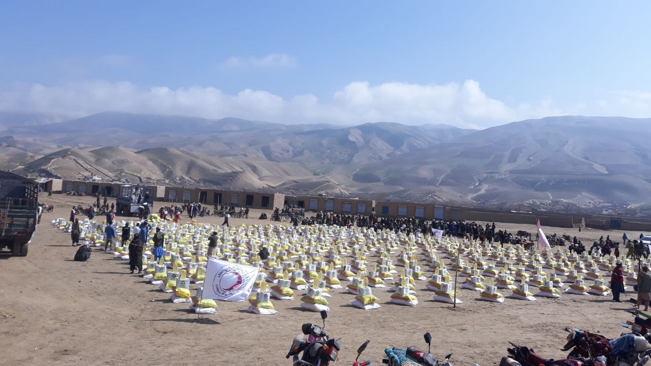 جمعیت هلال احمر افغانی برای ۵۰۰ فامیل در ولایت بادغیس مساعدت نمود!