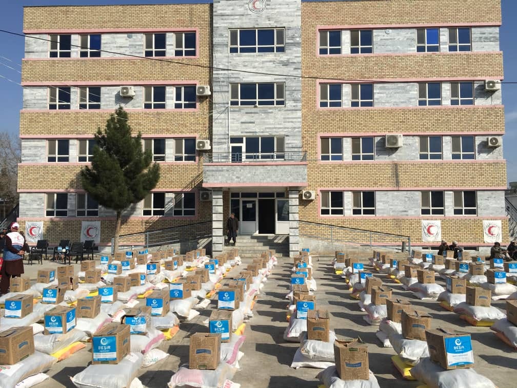 بلخ کې له ۳۰۰ کورنیو سره افغاني سرې میاشتې مرسته وکړه!