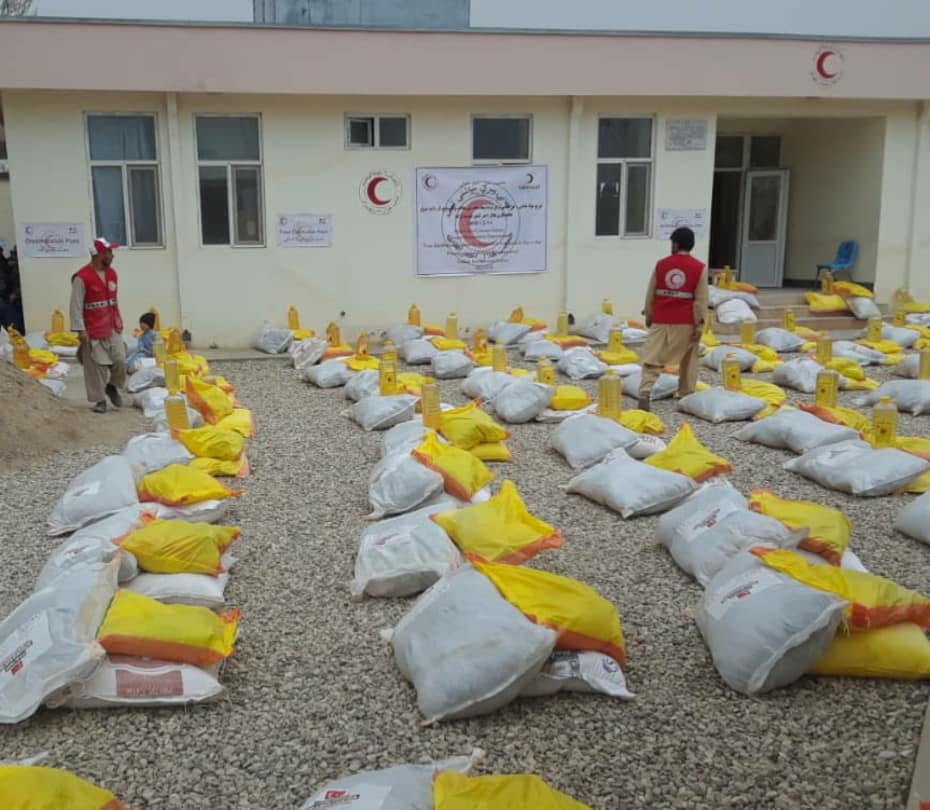 جمعیت افغانی سره میاشت برای ۳۰۰ فامیل مستحق و نیازمند در ولایت سرپل ۷ قلم مواد غذایی و غیر عذایی  مساعدت نمود!