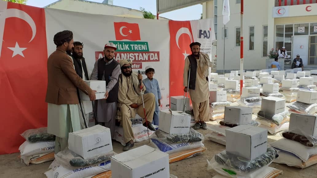 جمعیت هلال احمرافغانی برای ۳۰۰ خانواده در ولایت زابل مساعدت نمود!