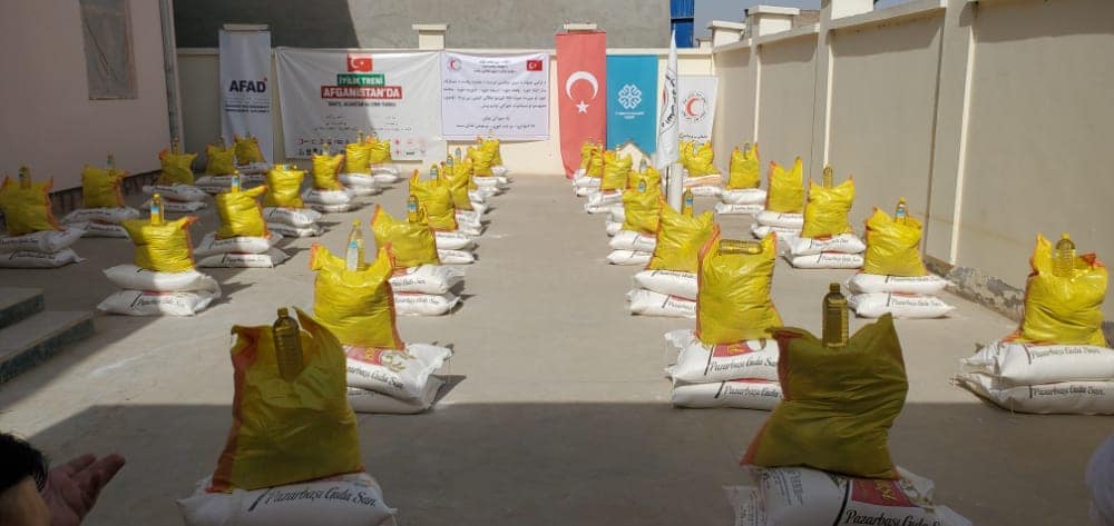 جمعیت هلال احمرافغانی برای ۳۰۰ خانواده در ولایت هلمند مساعدت نمود!
