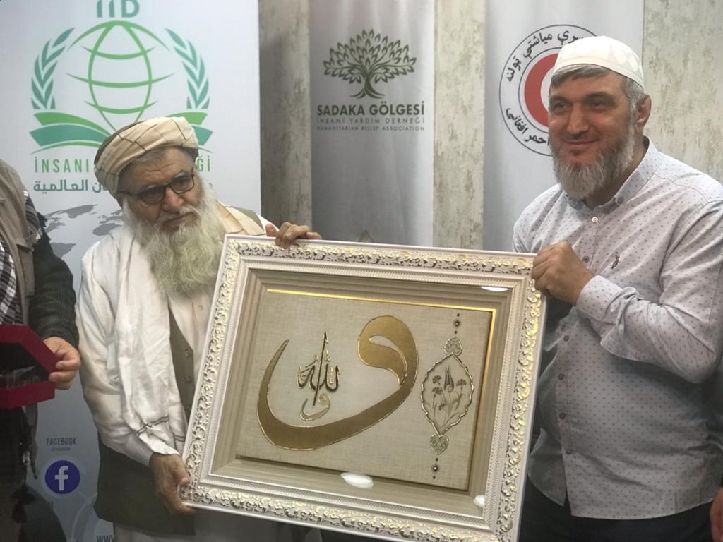 د افغاني سرې میاشتې ټولنې سرپرست رییس په ترکیه کې د نړیوال سازمان د انسان جوړونې د مؤسسې له رییس ښاغلي شیخ عبدالحلیم سره لیدنه ترسره کړه!