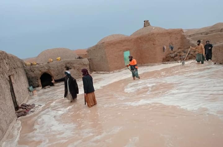 په ګڼو ولایتونو کې د سېلابونو له امله اوښتو زیانونو ته افغاني سره میاشت د رسیدګۍ په حال کې ده.