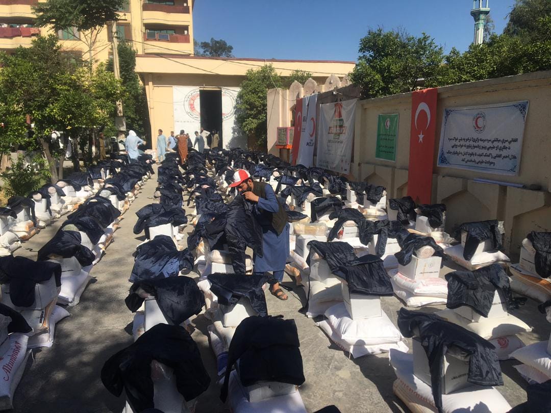 جمعیت هلال احمرافغانی برای ۳۰۰ خانواده در ولایت ننگرهار مساعدت نمود!