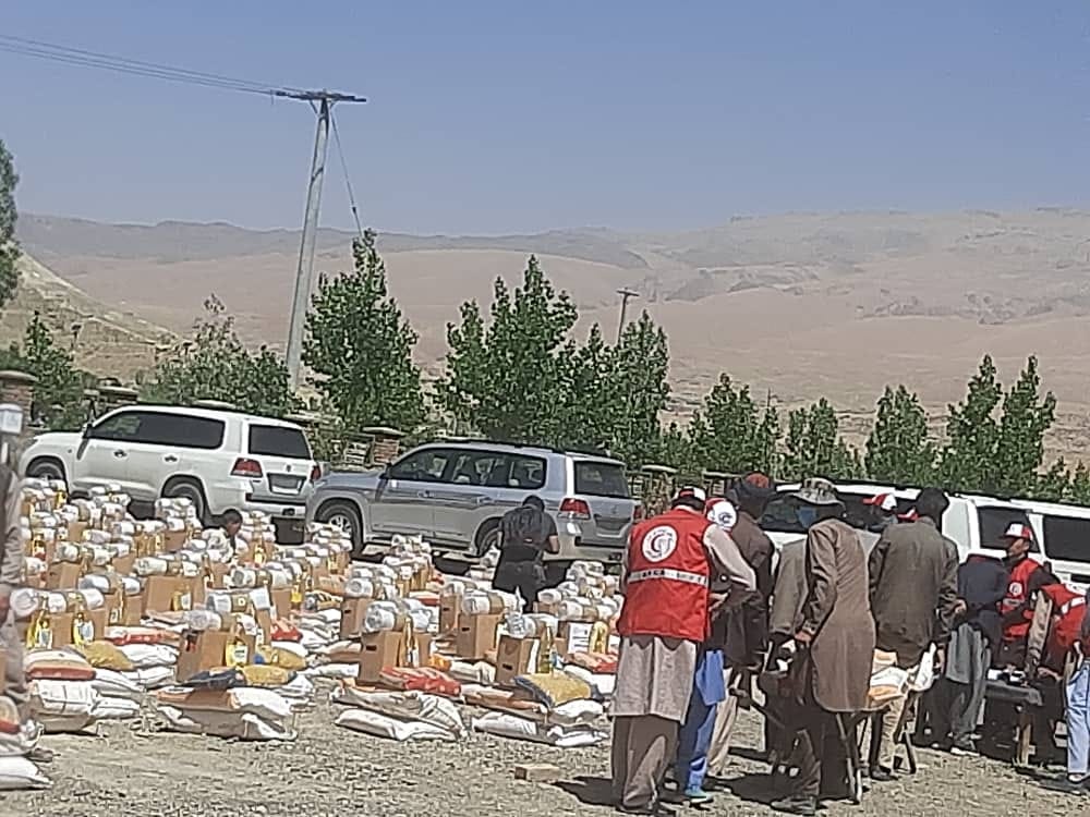 هلال احمر افغانی برای ۳۰۰ خانواده در ولایت بامیان مساعدت نمود!