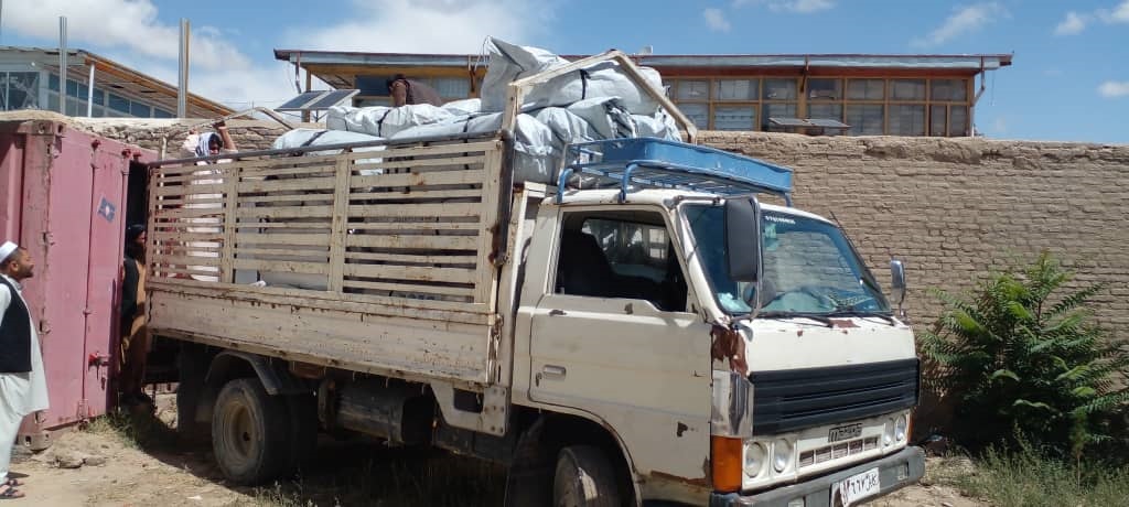 د پکتيکا ولايت په ګيان ولسوالۍ کې زلزله ځپلو سیمو ته غزني ولایت کې د افغاني سرې میاشتې د نمایندګۍ له ګودام څخه ۱۴۶ بابه خيمې ولېږل شوې.