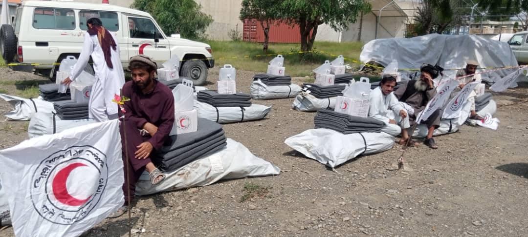 جمعیت هلال احمرافغانی در ولایت خوست ولسوالی تنی همرای ۲۲ خانواده آسیب پذیر مساعدت نمود!