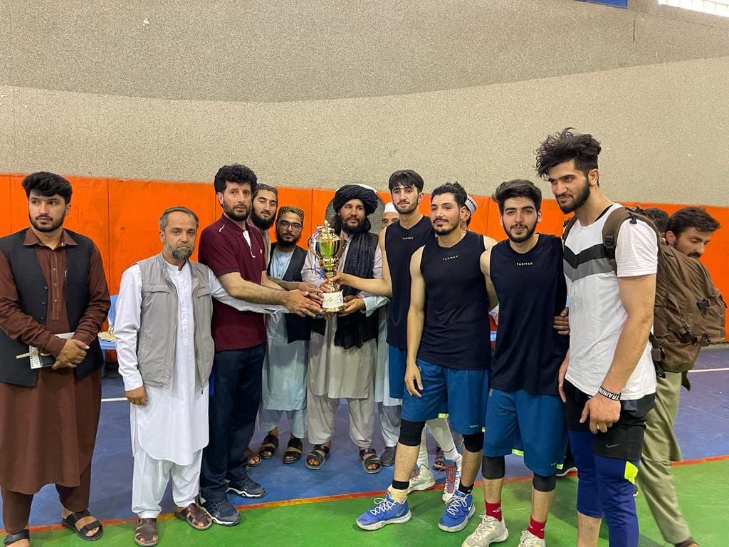 تیم بسکتبال هلال احمر افغانی جام قهرماني را در مسابقات روز استقلال کشور ۲۸ اسد از آن خود کرد!