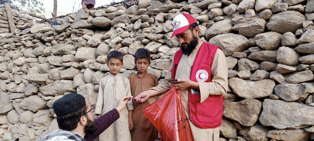 د بشري مرستو په موخه د افغاني سرې میاشتې له لوري لغمان ولایت دولت شاه ولسوالۍ کی د ۳۰۰ پیښځپلو او بیوزله کورنیو سروې سرته ورسیده!