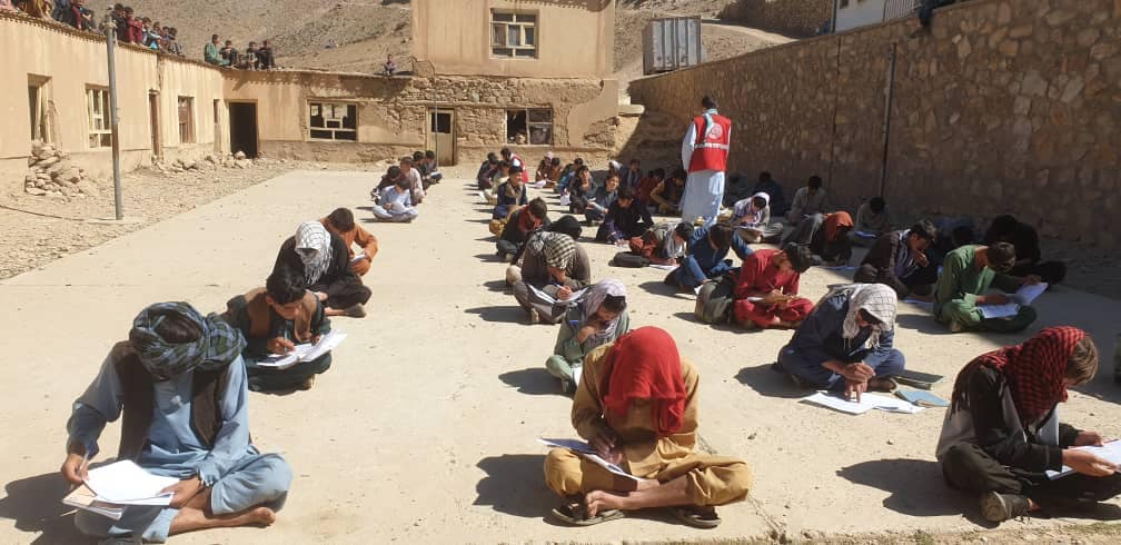 جمعیت هلال احمر افغانی امتحان کانکور آزمایشی را برای جوانان ولایت پنجشیر به راه انداخت!