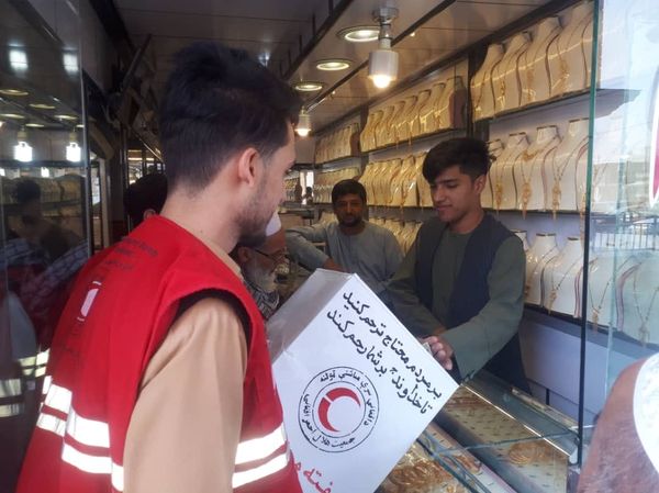 د ځانګړې اونۍ په ترڅ کې د افغاني سرې مياشتې رضاکاران په بلخ ولايت کې د مرستو په راجلبولو بوخت دي!