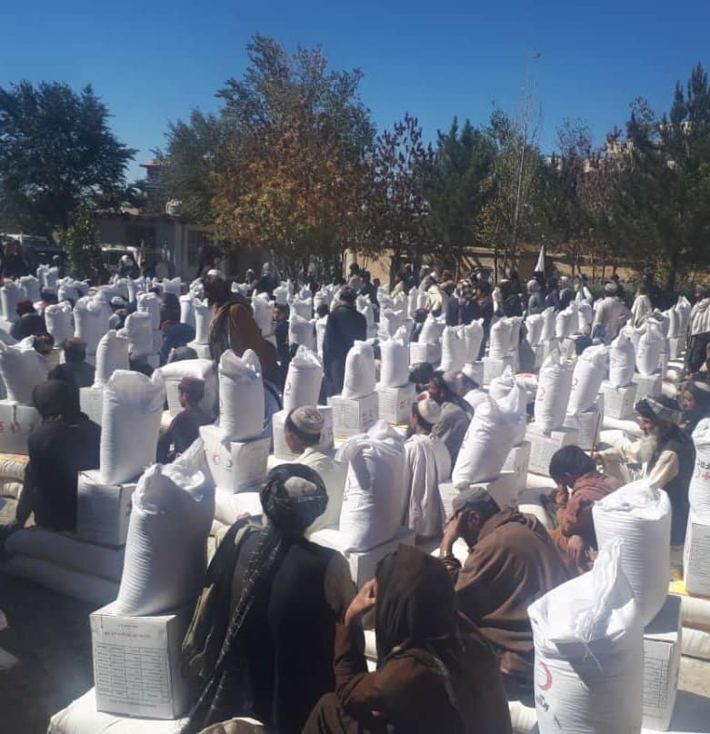 جمعیت هلال احمر افغانی برای ۴۰۰ خانواده در ولایت پکتیامساعدت کرد!