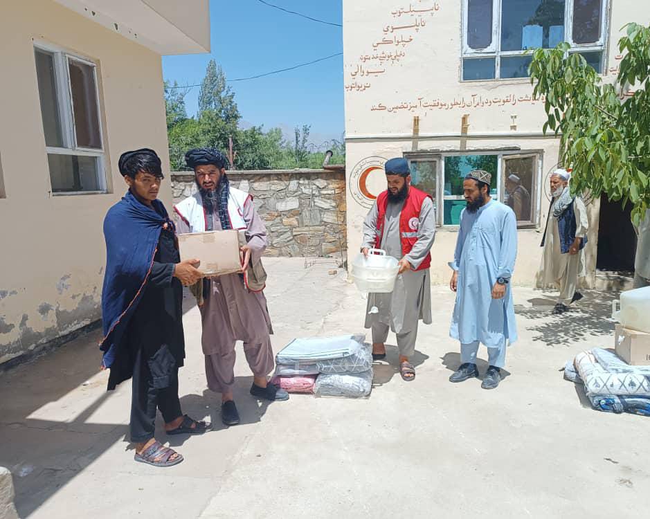 کاپیسا؛ له ۲ سېلاب ځپلو کورنيو سره مرسته وشوه