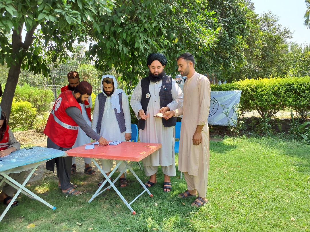 ننګرهار؛ پر سېلاب ځپلو کورنیو نغدي مرسته ووېشل شوه