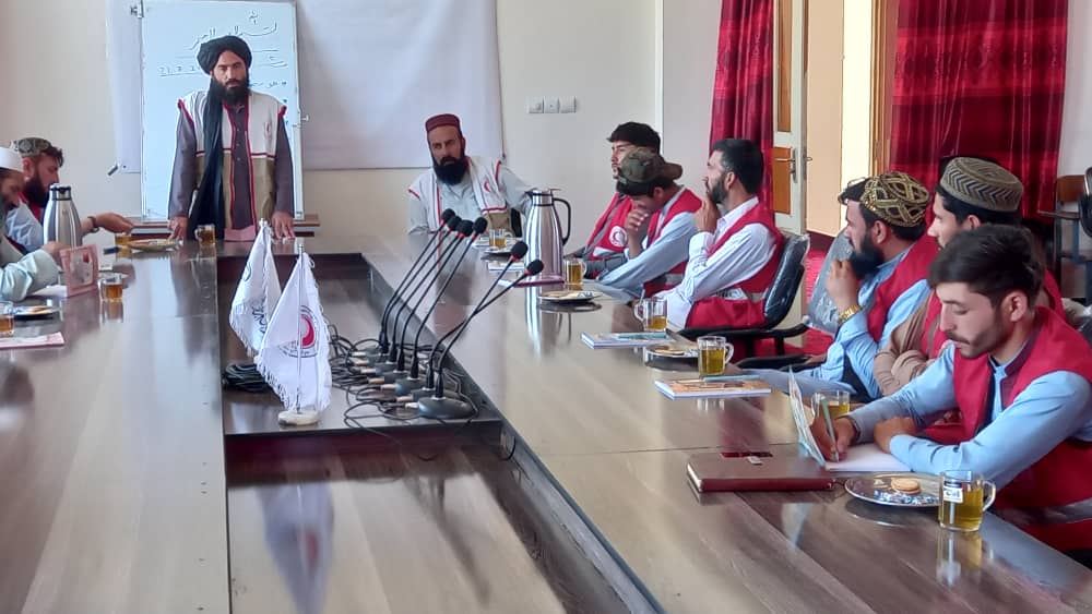 شنبه، ۱ صفرالمظفر ۱۴۴۷ هلال احمر افغانی طی یک هفته گذشته، از طریق ۳۷ مرکز آموزشی جوانان و رضاکاران در سراسر کشور، به ۲۹۵۱ دانش‌آموز، آموزش‌ها و آگاهی‌ عامه در بخش‌های مختلف مانند: تعلیم و تربیه، حفظ الصحه شخصی و محیط زیست، کمک‌های اولیه و محافظت از خود در برابر حوادث، ارائه نموده است. همچنان در بخش عضویت هلال احمر افغانی، ۶۸ تن عضو جدید نیز جذب شده‌ است.