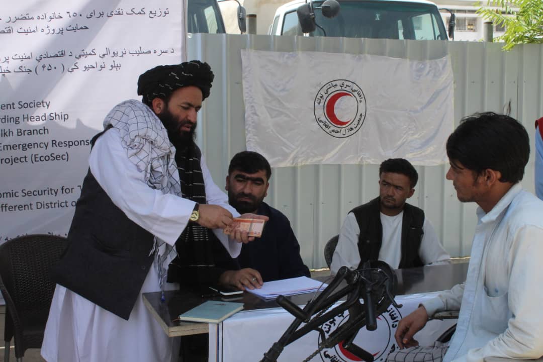 توزیع کمک نقدی بیش از ۱۶ میلیون افغانی برای ۶۵۰ خانواده نیازمند در بلخ