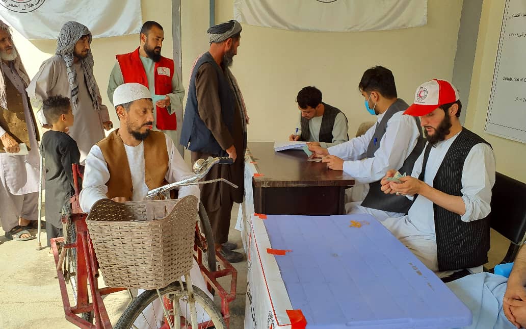 فارياب کې ۶۰۰ اړمنو کورنيو سره ۱۵ ميليونه افغانۍ مرسته وشوه