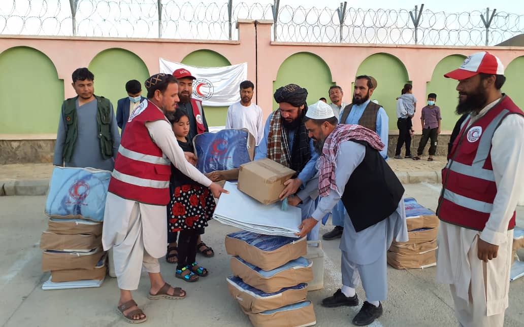 بامیان؛ پر راستنېدونکو کډوالو کورنیو بېړنۍ مرسته ووېشل شوه