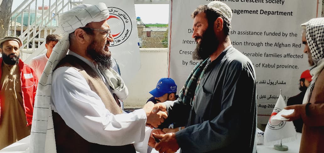 کابل؛ پر سېلاب ځپلو کورنیو نږدې یو میلیون افغانۍ ووېشل شوې