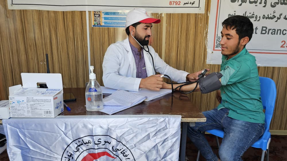 افغاني سره میاشت؛ هرات کې  څه له پاسه ۲۶ زره بېوزلو ناروغانو ته پراخ روغتیايي خدمتونه وړاندې شوي دي