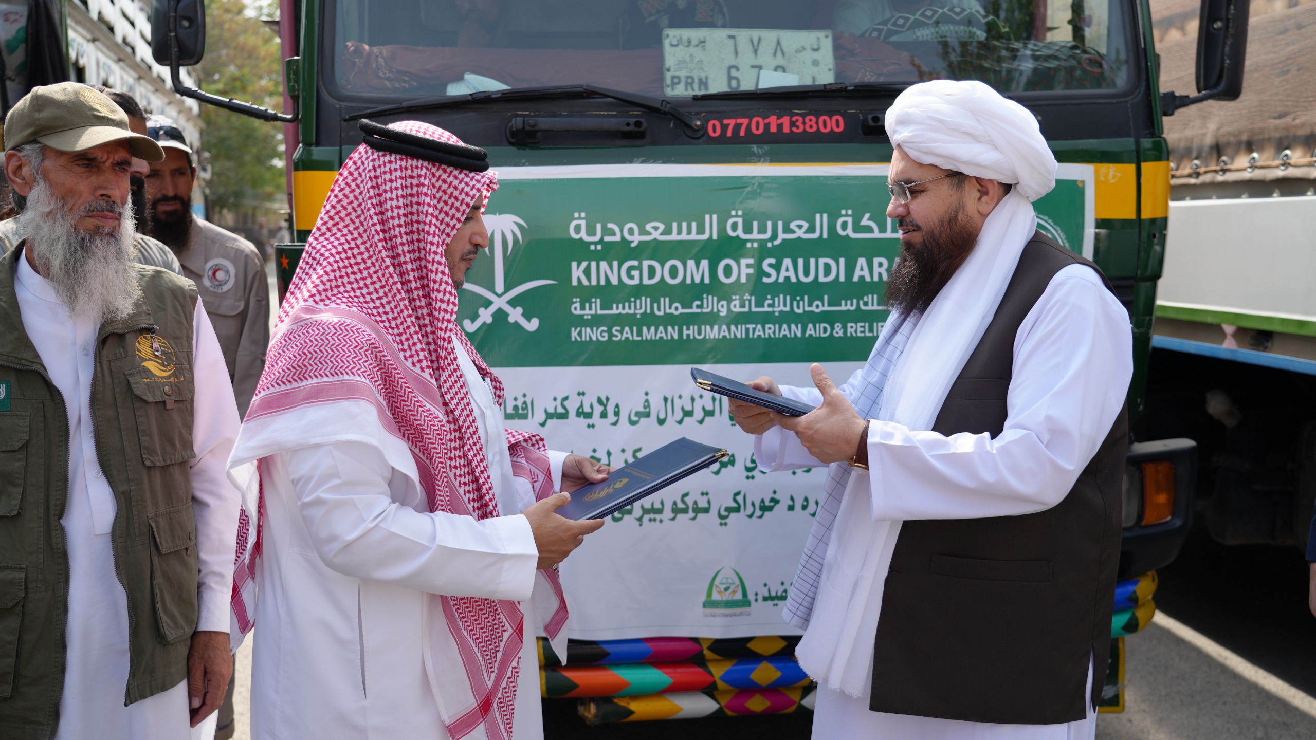 د کونړ زلزله؛ ملک سلمان د بشري مرستو مرکز ۲۱۰ ټنه مرسته افغاني سرې میاشتې ته وسپارله
