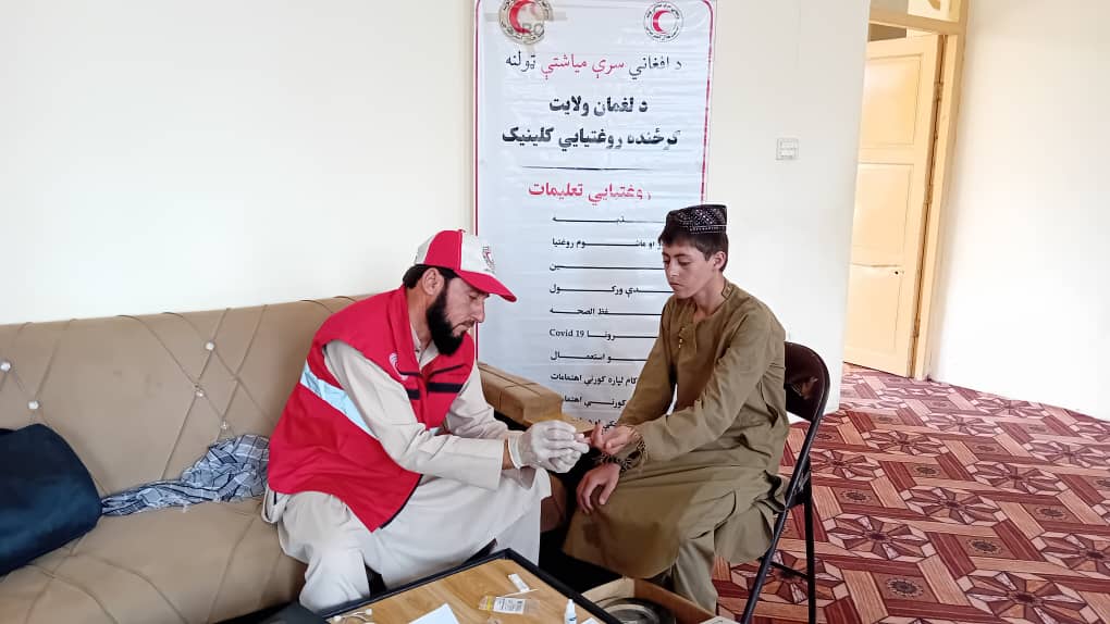 لغمان؛ تېرو ٣٠ ورځو کې زرګونو اړمنو هېوادوالو ته پراخ روغتیايي خدمتونه وړاندې شوي دي