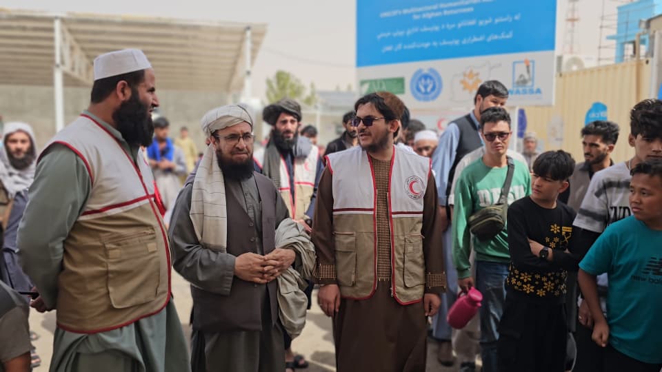 اسلام‌قلعه؛ معاون هلال‌احمر افغانی روند کمک‌های بشردوستانه به عودت‌کنندگان را ارزیابی نمود