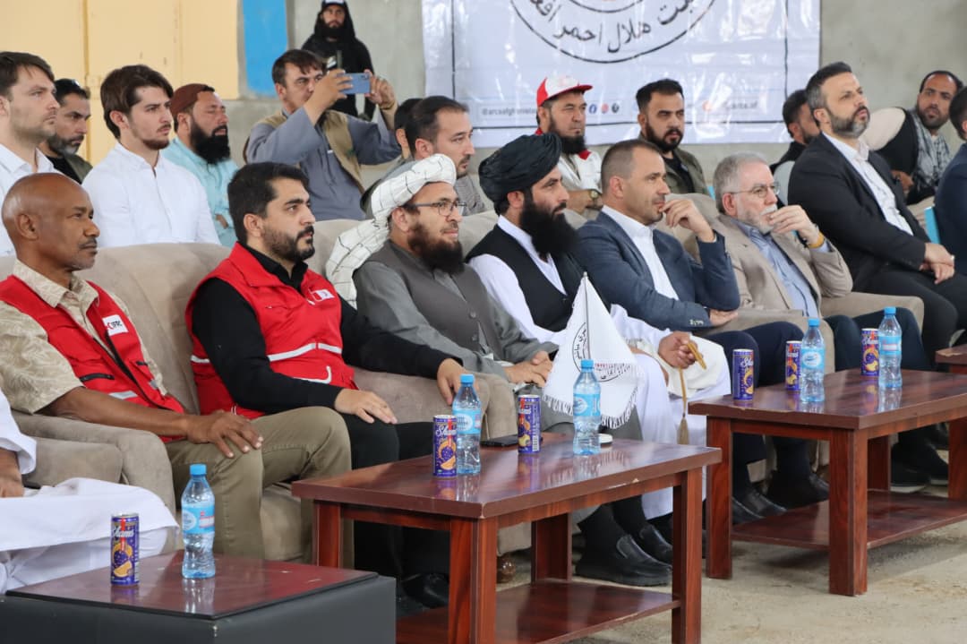 هرات؛ د کونړ زلزله ځپلو لپاره د ترکیې سرې میاشت ۹۲۲ ټنه د بشري توکو مرسته افغاني سرې میاشتې ته وسپارله