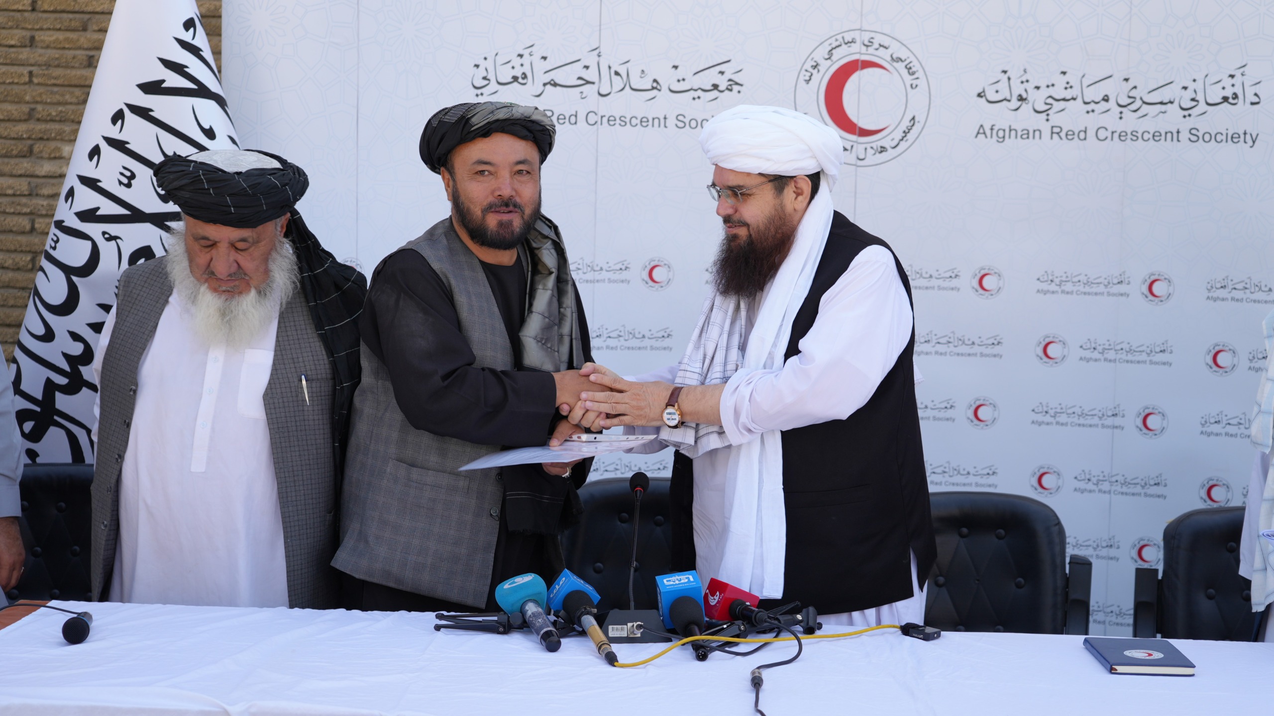 د کونړ زلزله ځپلو لپاره د سید نادرشاه کیاني بنسټ ۴۴ ټنه بشري مرسته افغاني سرې میاشتې ته وسپارل شوه