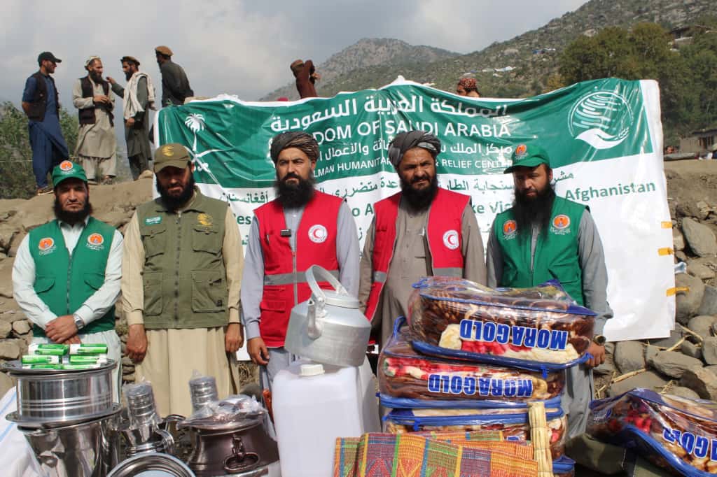 پنجشنبه، ۹ ربیع الآخر ۱۴۴۷ د افغاني سرې میاشتې له لوري د کونړ ولایت د نورګل ولسوالۍ په مزار دره کې د وروستۍ زلزلې له امله له ۲۵۰ زیانمنو شوو کورنیو سره ۹ قلمه د غیر خوراکي توکو مرسته وشوه. یاده مرسته چې د ملک سلمان د بشري مرستو مرکز له لوري چمتو شوې وه، هرې کورنۍ ته یوه خېمه، پنځه کمپلې، یو د پخلنځي توکو سیټ، یو پلاستیکي فرش، یو د اوبو ترموز، یوه جارو، یو صابون، یو څراغ او دوه د اوبو بوشکې ورکړل شوې. دمرستې د وېشلو پر مهال، د افغاني سرې میاشتې د ختیځ زون رئیس ښاغلي مولوي قمرګل نصرت، د کونړ نمایندګۍ رئیس ښاغ