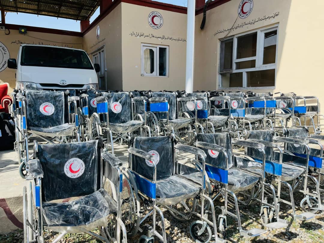 لوګر کې پر ۵۰ تنو معلولینو وېلچېیرونه ووېشل شول