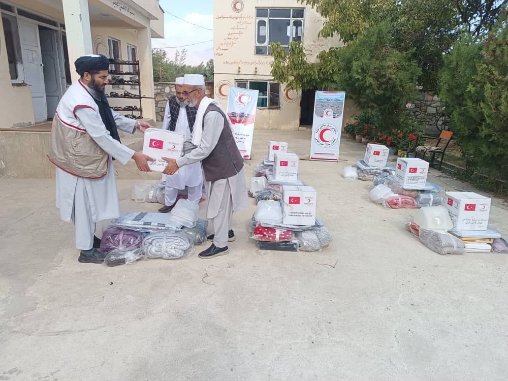 به ۱۲ خانواده آسیب‌دیده از سیلاب در کاپیسا کمک غیرخوراکی صورت گرفت