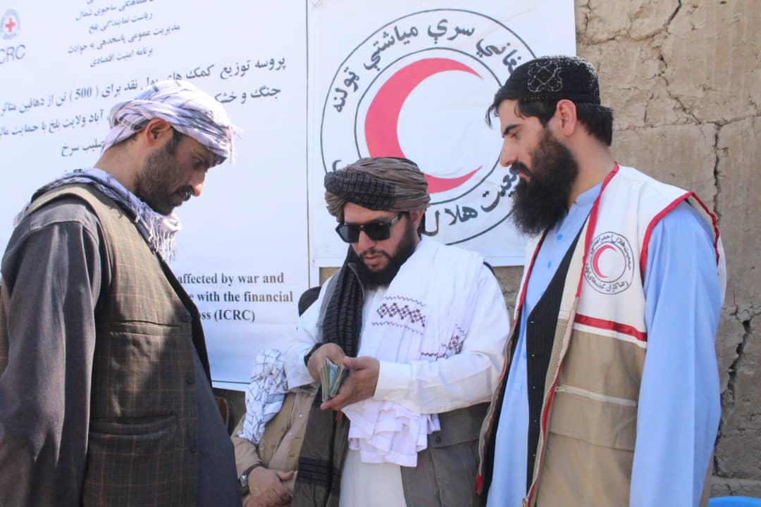 دوازده و نیم میلیون افغانی کمک نقدی به دهاقین نیازمند در بلخ توزیع شد