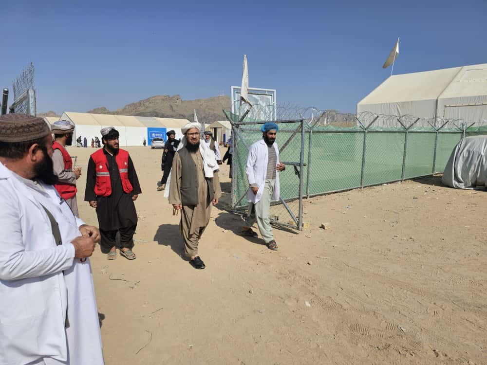 کندهار؛ د افغاني سرې میاشتې مرستیال د راستنېدونکو کډوالو له پنډغالي لیدنه وکړه