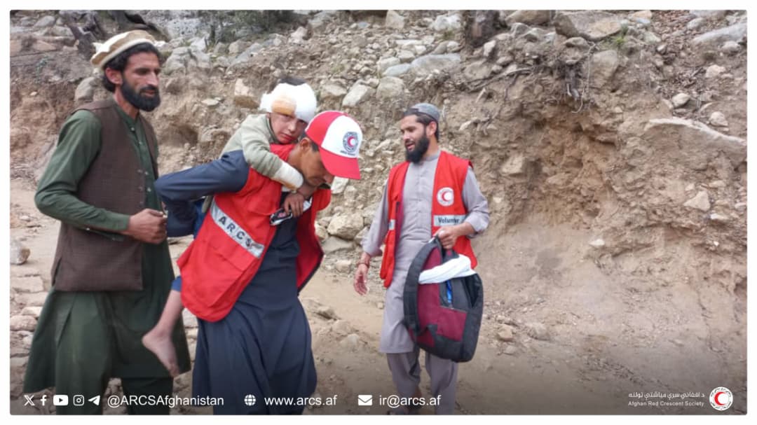 Afghan Residing in the United States Hands Over Financial Assistance to ARCS for Kunar Earthquake Victims