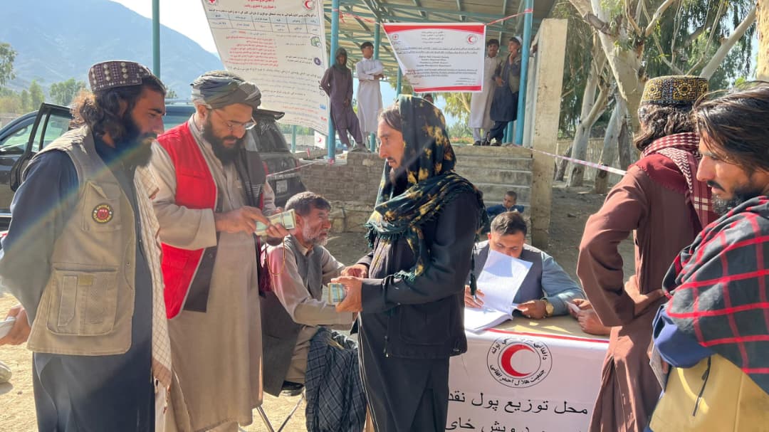 در ولایت کنر، مبلغ سی‌وهفت‌ونیم میلیون افغانی به خانواده‌های نیازمند توزیع شد