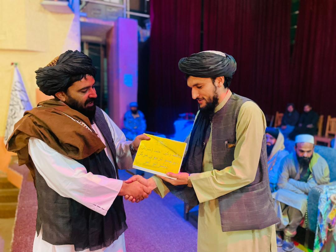 هلمند؛ ۱۲۰ دانش‌آموز از مرکز آموزشی فارغ شدند