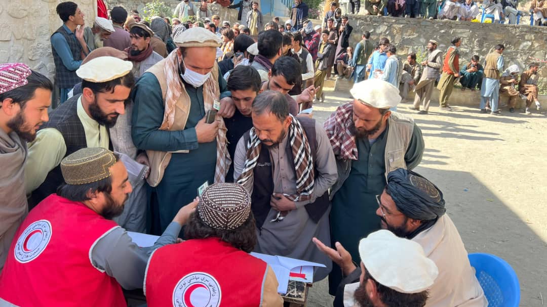 کونړ کې له ۴۷۳ داخلي بېځایه شوو کورنیو سره نغدي مرسته وشوه