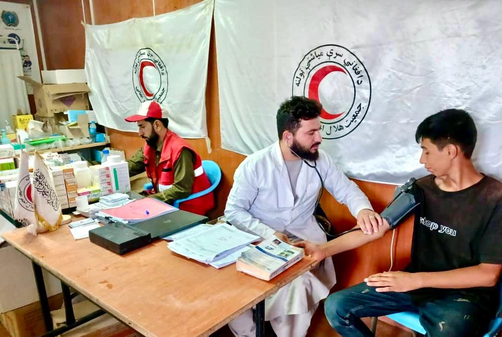 نیمروز؛ به مشکلات صحی هزاران هموطن نیازمند رسیدگی شده است