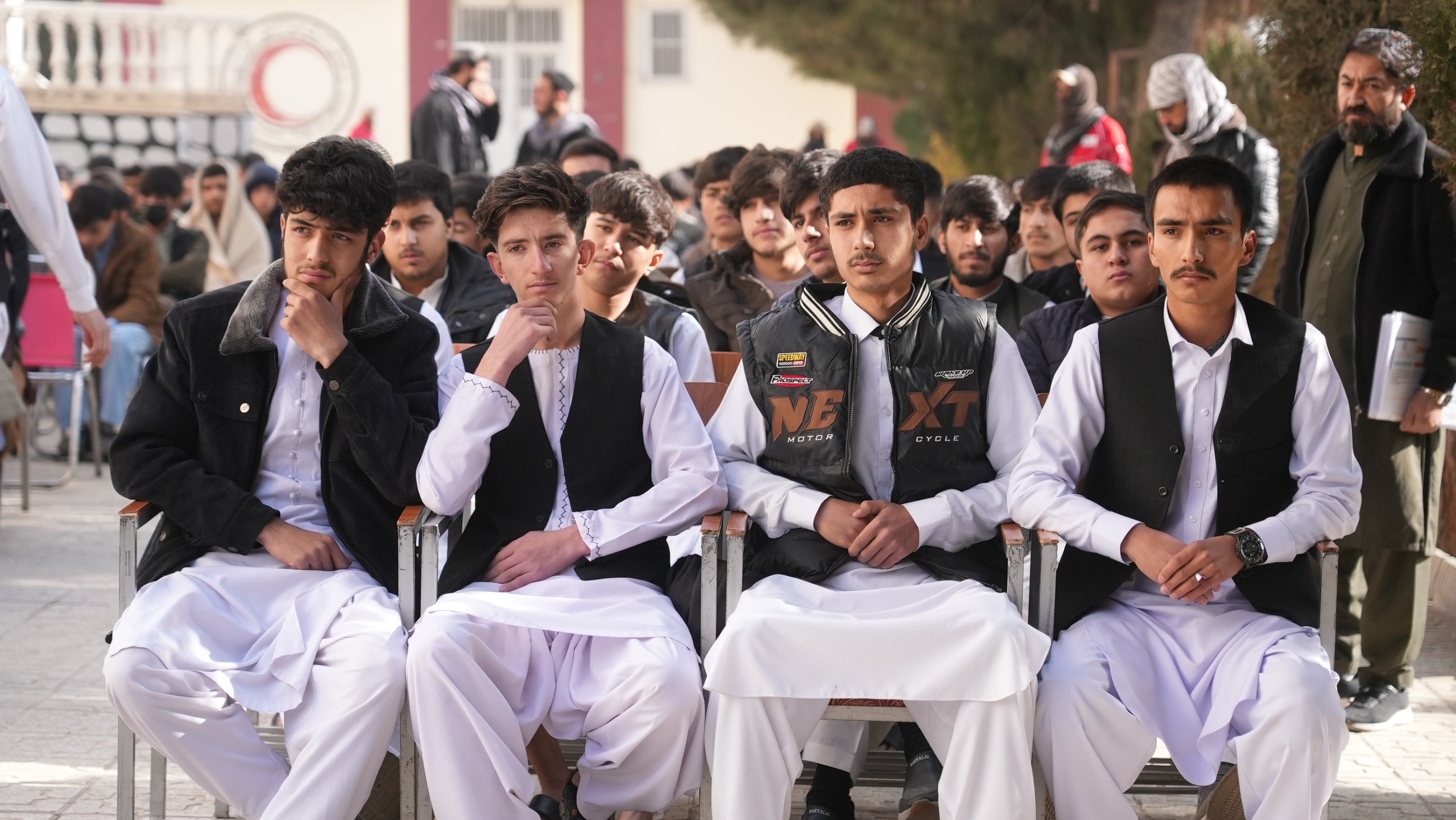 ۵۹ تن از دانش‌آموزان مکتب مشعل بیات هلال‌احمر افغانی فارغ‌ شدند